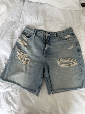 Good American Light Blue Distressed Denim Bermudas